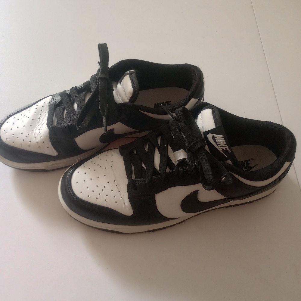 Nike Men’s Low-Top Sneakers in Black and White